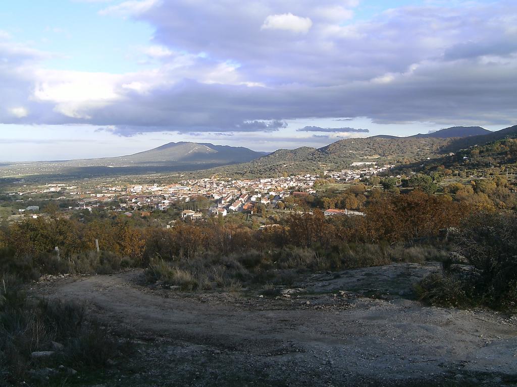 Alojamiento Cr Cuatro Caminos San Pablo de los Montes Exteriér fotografie